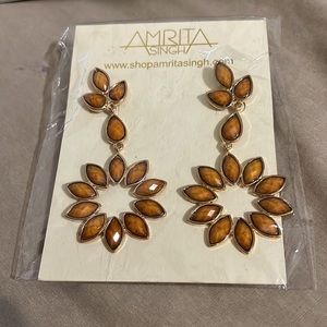 SOLD  Amrita Singh earrings antic gold / honey gold